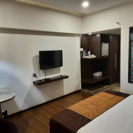 Hotel Lxia Hinjewadi - Indian Nationals Only Pimpri-Chinchwad 外观 照片
