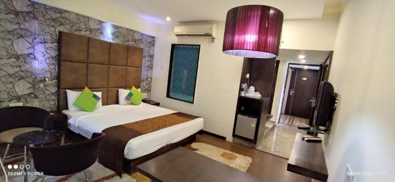 Hotel Lxia Hinjewadi - Indian Nationals Only Pimpri-Chinchwad 外观 照片