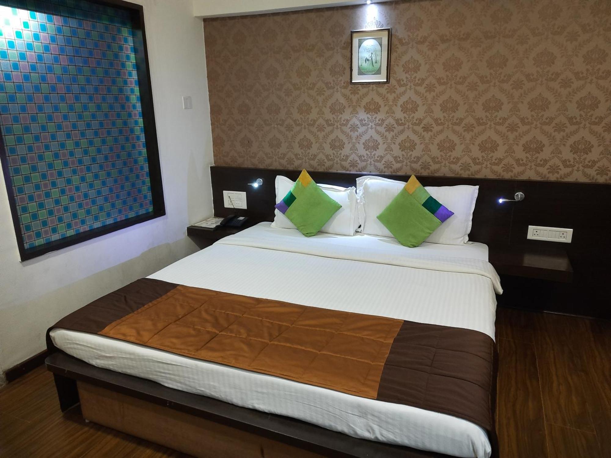 Hotel Lxia Hinjewadi - Indian Nationals Only Pimpri-Chinchwad 外观 照片