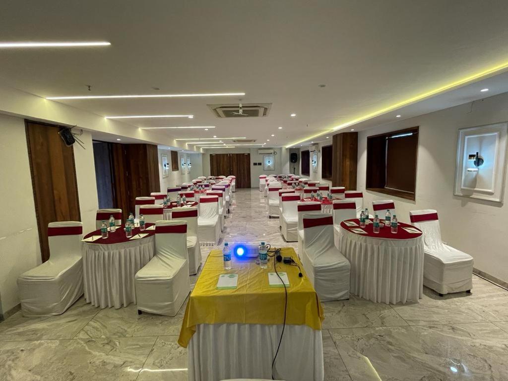 Hotel Lxia Hinjewadi - Indian Nationals Only Pimpri-Chinchwad 外观 照片