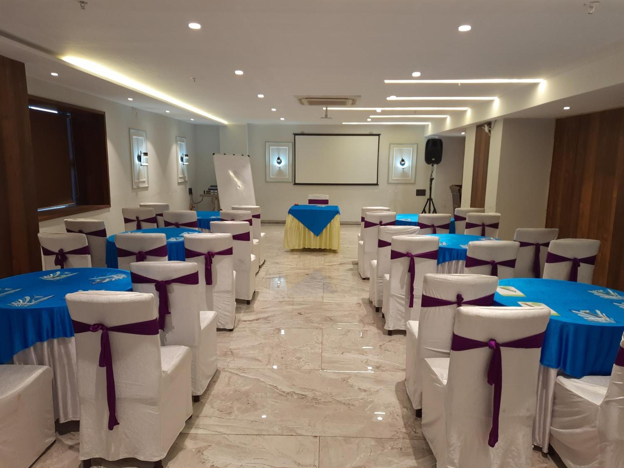 Hotel Lxia Hinjewadi - Indian Nationals Only Pimpri-Chinchwad 外观 照片