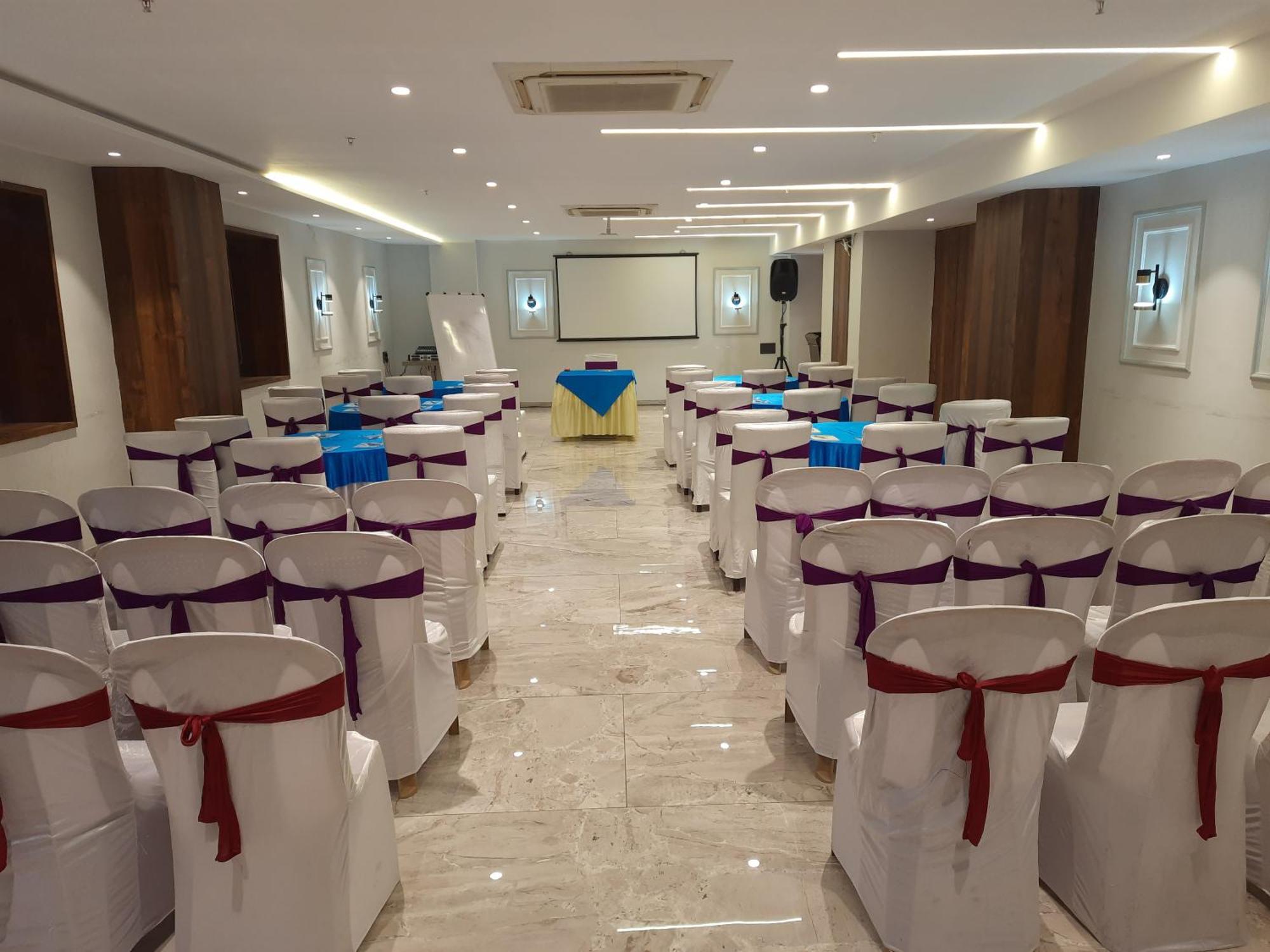 Hotel Lxia Hinjewadi - Indian Nationals Only Pimpri-Chinchwad 外观 照片
