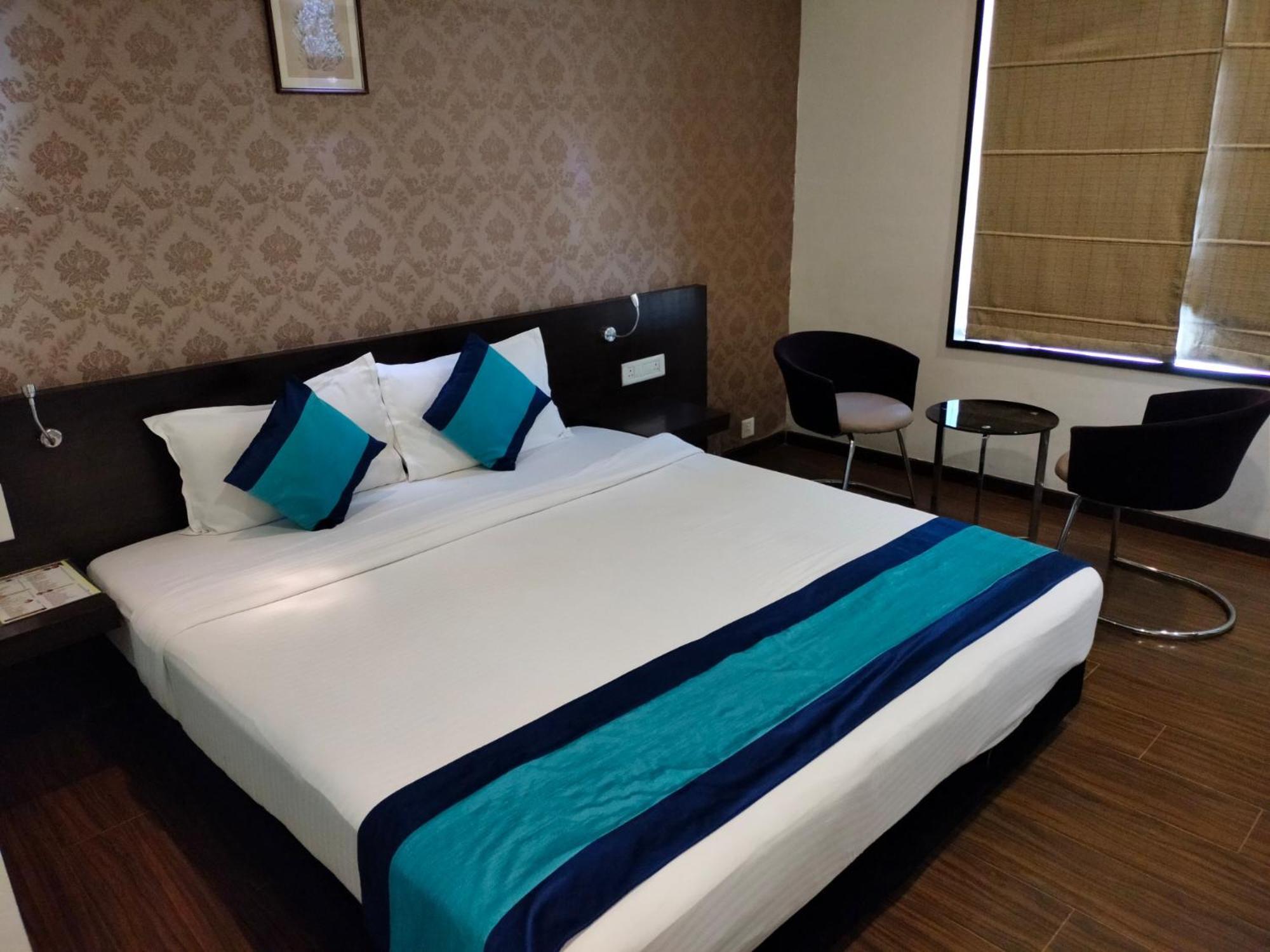 Hotel Lxia Hinjewadi - Indian Nationals Only Pimpri-Chinchwad 外观 照片