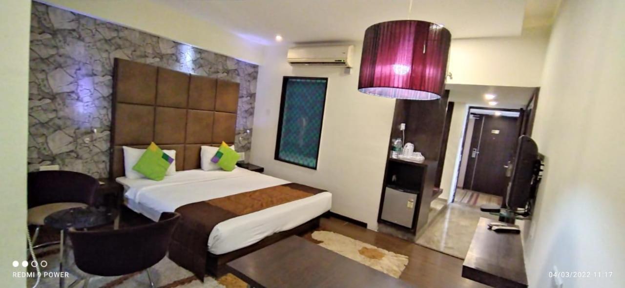 Hotel Lxia Hinjewadi - Indian Nationals Only Pimpri-Chinchwad 外观 照片