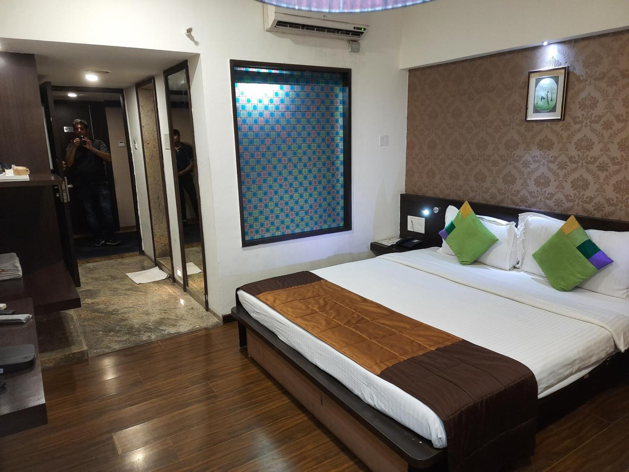 Hotel Lxia Hinjewadi - Indian Nationals Only Pimpri-Chinchwad 外观 照片