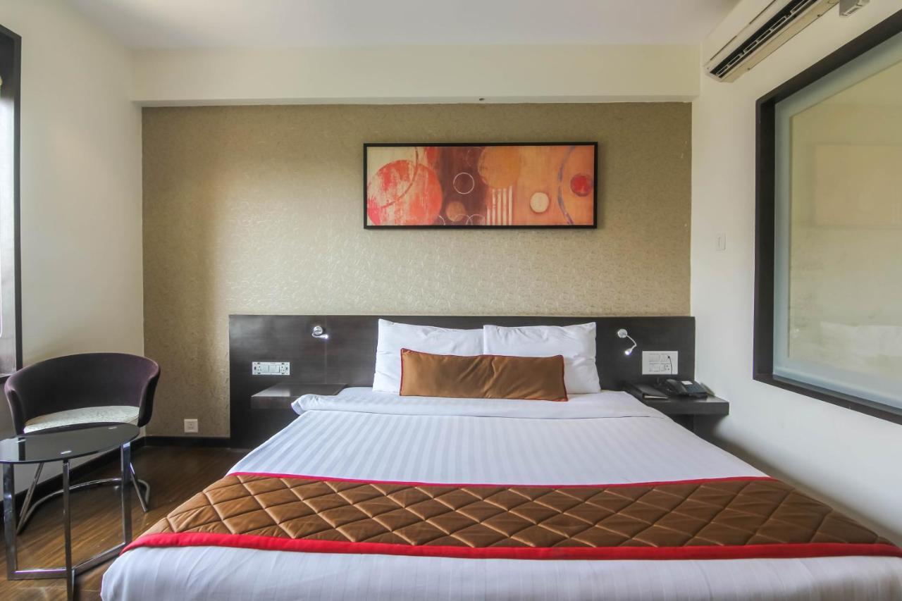 Hotel Lxia Hinjewadi - Indian Nationals Only Pimpri-Chinchwad 外观 照片